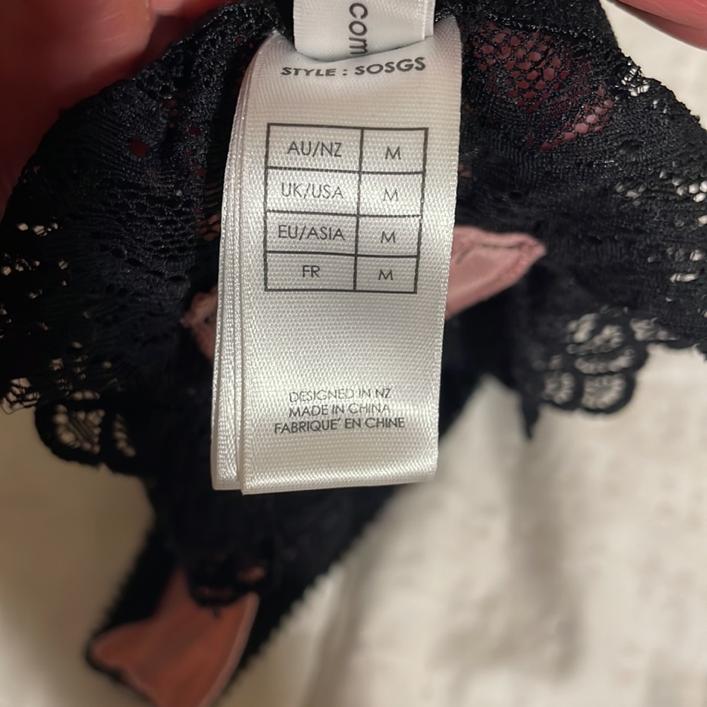 Hot milk maternity bra and thong removable clasp to nurse worn once - Picture 7 of 8